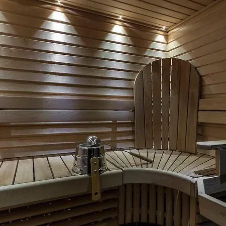 Pikkukarhu 1 Visit *