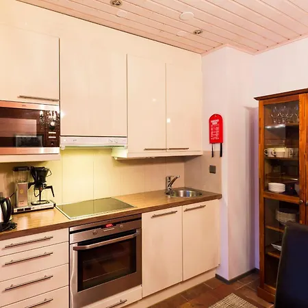 Pikkukarhu 1 Visit Apartman